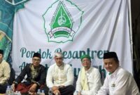 Ustadz fajar sidiq berhasil menarik hati para  jamaah semua dengan menyanyikan lagu Alm uje yaitu bidadari surga dengan suasana Merinding dan rindu alm uje