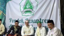 Ustadz fajar sidiq berhasil menarik hati para  jamaah semua dengan menyanyikan lagu Alm uje yaitu bidadari surga dengan suasana Merinding dan rindu alm uje
