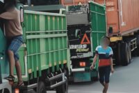 Foto: Ilustrasi sopir di pinta uang di jembatan tiga 