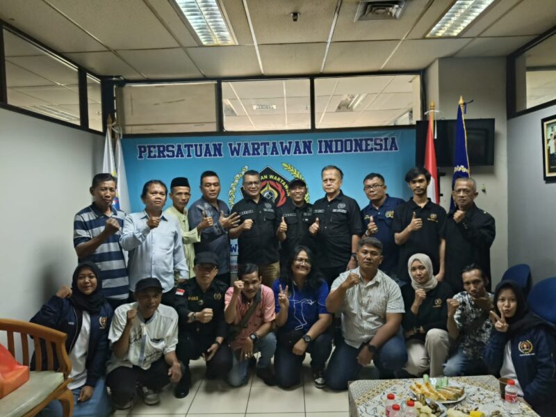 Dari Warung Betawi Mpok Ila hingga Markas Pokja, semangat kebersamaan wartawan PWI Jaya terus menyala di Jumat penuh berkah