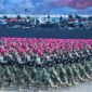 Di tengah lautan prajurit yang gagah, kontingen Korps Marinir TNI Angkatan Laut (AL) tampil menonjol. Prajurit Marinir dengan ciri khas baret ungu serta deretan kendaraan tempur andalannya menjadi sorotan, menunjukkan representasi kekuatan Angkatan Laut di darat.(foto.istimewa)
