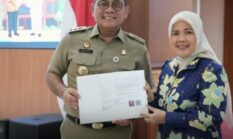 Wali Kota Jakpus Arifin Serahkan Langsung SK Pensiun kepada 23 ASN