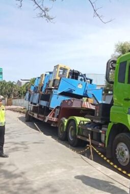 Truk Amblas di Proyek Betonisasi Selembaran, Lalu Lintas Kapuk–Cengkareng Lumpuh Berjam-jam