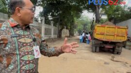 Wali Kota Jakarta Pusat Drs. Arifin M.AP menyoroti buruknya kondisi Jalan Karet Pasar Baru Barat, Kelurahan Karet Tengsin, Tanah Abang