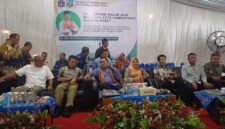 Wali Kota Kota Administrasi Jakarta Pusat, Drs. Arifin, M.AP, bersama Ibu Witri Yenny Arifin, menghadiri Silaturahmi Malam Hari Wali Kota bersama Tokoh Masyarakat di Lapangan Futsal RW 02, Jalan Karang Anyar Raya RT 001/02, Karang Anyar, Sawah Besar