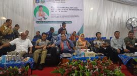 Wali Kota Kota Administrasi Jakarta Pusat, Drs. Arifin, M.AP, bersama Ibu Witri Yenny Arifin, menghadiri Silaturahmi Malam Hari Wali Kota bersama Tokoh Masyarakat di Lapangan Futsal RW 02, Jalan Karang Anyar Raya RT 001/02, Karang Anyar, Sawah Besar