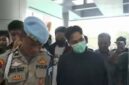 Publik figur berinisial OL dikawal petugas menuju ruang pemeriksaan kesehatan di Seksi Dokkes Polres Metro Jakarta Barat (Foto.Istimewa)
