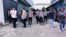 Berkat respons cepat Polsek Metro Cengkareng, situasi dapat dikendalikan dan ketegangan berhasil diredam. Kedua kelompok yang terlibat bentrok kemudian bersedia menyelesaikan permasalahan secara damai.(Foto.Istimewa)