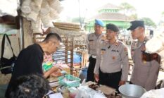 Polres Metro Tangerang Kota Gelar Patroli Jalan Kaki di Pasar Babakan, Perkuat Hubungan dengan Warga