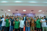 Ketua Siwo PWI Jaya Nonnie Rering (kanan) bersama Ketua Umum KONI DKI Jakarta Prof. Hidayat Humaid (tengah) dan Kepala Dispora DKI Andri Yansyah (kiri) saat mengikuti diskusi pembinaan atlet muda DKI Jakarta di Gedung KONI DKI