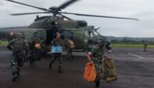 pengerahan 11 helikopter TNI dan Basarnas dari Jakarta ke wilayah terdampak bencana guna mendukung distribusi logistik dan operasi kemanusiaan ke daerah terisolasi.