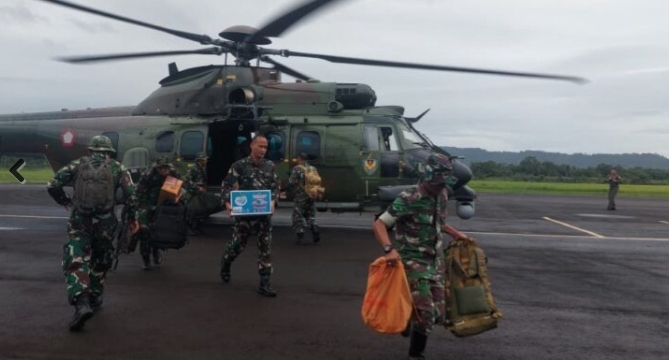 pengerahan 11 helikopter TNI dan Basarnas dari Jakarta ke wilayah terdampak bencana guna mendukung distribusi logistik dan operasi kemanusiaan ke daerah terisolasi.