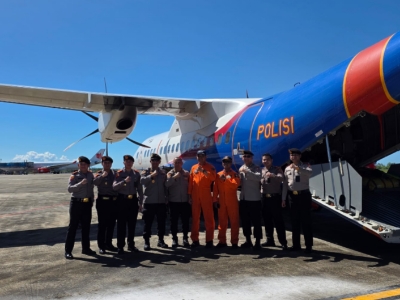 Pesawat CN 295/P-4501 Kirim Bantuan Logistik dan Tim SAR ke Wilayah Bencana Aceh dan Sumatera Barat