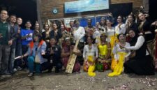 Para penari membawakan tari tradisional dalam pagelaran budaya PWI Jakarta yang digelar di Pendopo Gunung Padang