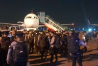 Bantuan Logistik Korban Banjir Sumatera Barat Dikirim via Pesawat Batik Air dari Cengkareng