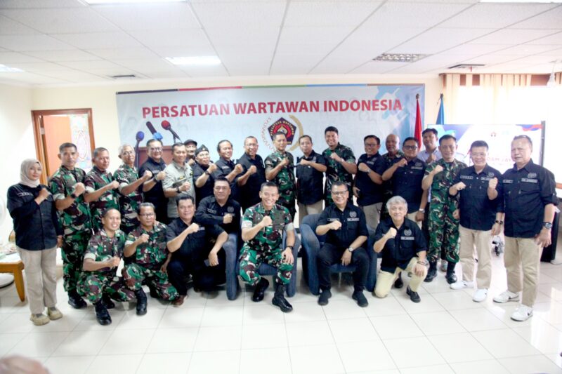 dihadiri jajaran pengurus dan anggota PWI Jaya, antara lain Wakil Ketua Bidang Kerja Sama, Kemitraan, dan Hubungan Antarlembaga Tb Adhi; Wakil Ketua Bidang Organisasi Bagus Sudarmanto; Wakil Ketua Bidang Pendidikan Indra Utama; Wakil Ketua Bidang Advokasi Penerus Bonar; Ketua Seksi Hankam Eka Ardimiyati; Wakil Ketua Seksi Hankam Dessy Yusdiansyah; Seksi Kerja Sama Wuryanto; Seksi Hukum Rinto; Seksi Fotografi Joko Dolok; serta para Ketua Pokja PWI Wali Kota di lima wilayah DKI Jakarta.