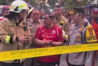 Gubernur DKI Jakarta Pramono Anung saat meninjau kebakaran Terra Drone Jakarta Pusat (Foto.Istw)