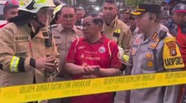 Gubernur DKI Jakarta Pramono Anung saat meninjau kebakaran Terra Drone Jakarta Pusat (Foto.Istw)