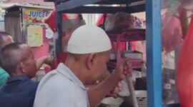 Tangkapan layar vidoe viral penjual mie babi gerobakan di Bandung 