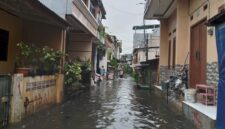 Ratusan rumah warga di RT 18 RW 12, Kelurahan Kapuk, Kecamatan Cengkareng, Jakarta Barat, terendam banjir