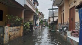 Ratusan rumah warga di RT 18 RW 12, Kelurahan Kapuk, Kecamatan Cengkareng, Jakarta Barat, terendam banjir