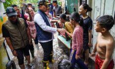 Tanggul Jebol, Luapan Kali Krukut Genangi Permukiman Bendungan Hilir