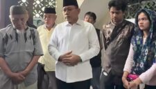 Wali Kota Jakarta Pusat Arifin Takziah ke Rumah Duka Wartawan Irvan