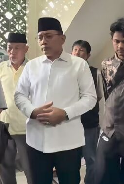 Wali Kota Jakarta Pusat Arifin Takziah ke Rumah Duka Wartawan Irvan