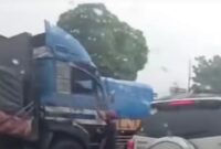 Foto tangkapan layar video viral aksi Pemalakan Sopir di Ringroad kayu besar Cengkareng Jakarta Barat 