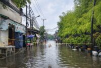 Jalan Pos Polisi Kapuk Tergenang Air