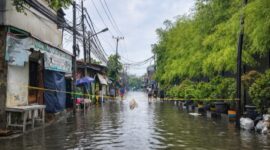Jalan Pos Polisi Kapuk Tergenang Air