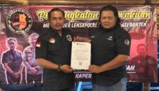 Penyerahan SK Pengangkatan Deryy Darmansyah (Dok.Lensapolri)