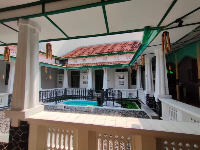 Rumah kalang ini dahulunya merupakan rumah kediaman milik BH Noerijah seorang tokoh keturunan kalang yang terkenal sebagai pengusaha kerajinan emas. BH Noerijah merupakan anak sulung dari Pawiro Suwarno orang kalang Kotagede. Rumah BH Noerijah diperkirakan dibangun pada tahun 1931 (1862 Jawa) dan pembangunan berakhir pada tahun 1938. Sumber https://budaya.jogjaprov.go.id/berita/detail/1099-rumah-kalang-b-h-noerijah