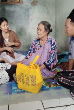 PWGK Gunung Kaler Gelar Baksos Ramadan, Bantu Lansia Tunanetra di Sidoko