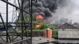 Kebakaran Pabrik Kosong di Kamal Muara  Penjaringan 