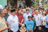 Wakil Gubernur DKI Jakarta Rano Karno bersama Kepala Satpol PP DKI Jakarta Satriadi Gunawan saat melakukan peletakan batu pertama Program Bedah Rumah Satpol PP DKI Jakarta di Kapuk, Cengkareng, Jakarta Barat,(Foto: Istw/Kbr)