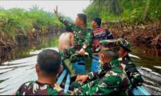 Menembus Gambut, Tim Mabes TNI Padamkan Sisa Api Karhutla