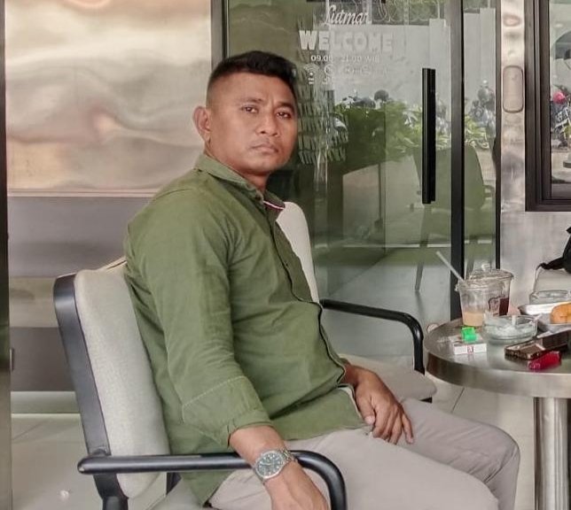 Pernyataan Anggota DPRD Kabupaten Tangerang dari Fraksi Golkar, Bimo Mahfudz Fudianto, yang menyinggung Camat Kresek Eka Fathussidki dalam pemberitaan terkait bedah rumah swadaya Nenek Masru’ah di Kampung Andil. Yandri menilai pernyataan tersebut sangat disayangkan, terlebih disampaikan oleh seorang anggota DPRD