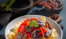 NENDIA PRIMARASA  Tradisi Membahagiakan,  karena dibalik Setiap Momen Besar, ada Rasa yang Membuatnya Istimewa